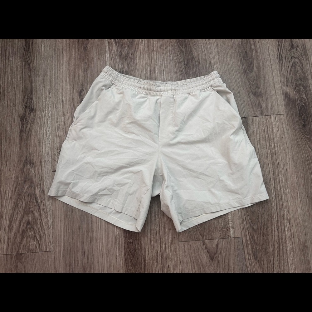 Lululemon men’s tan shorts size medium/large